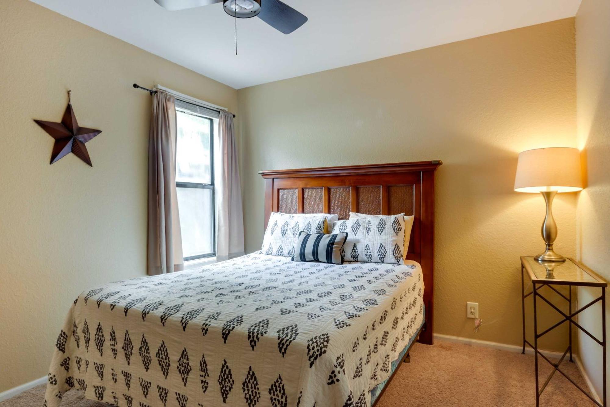 Lakefront Osage Beach Condo With Community Pool 외부 사진