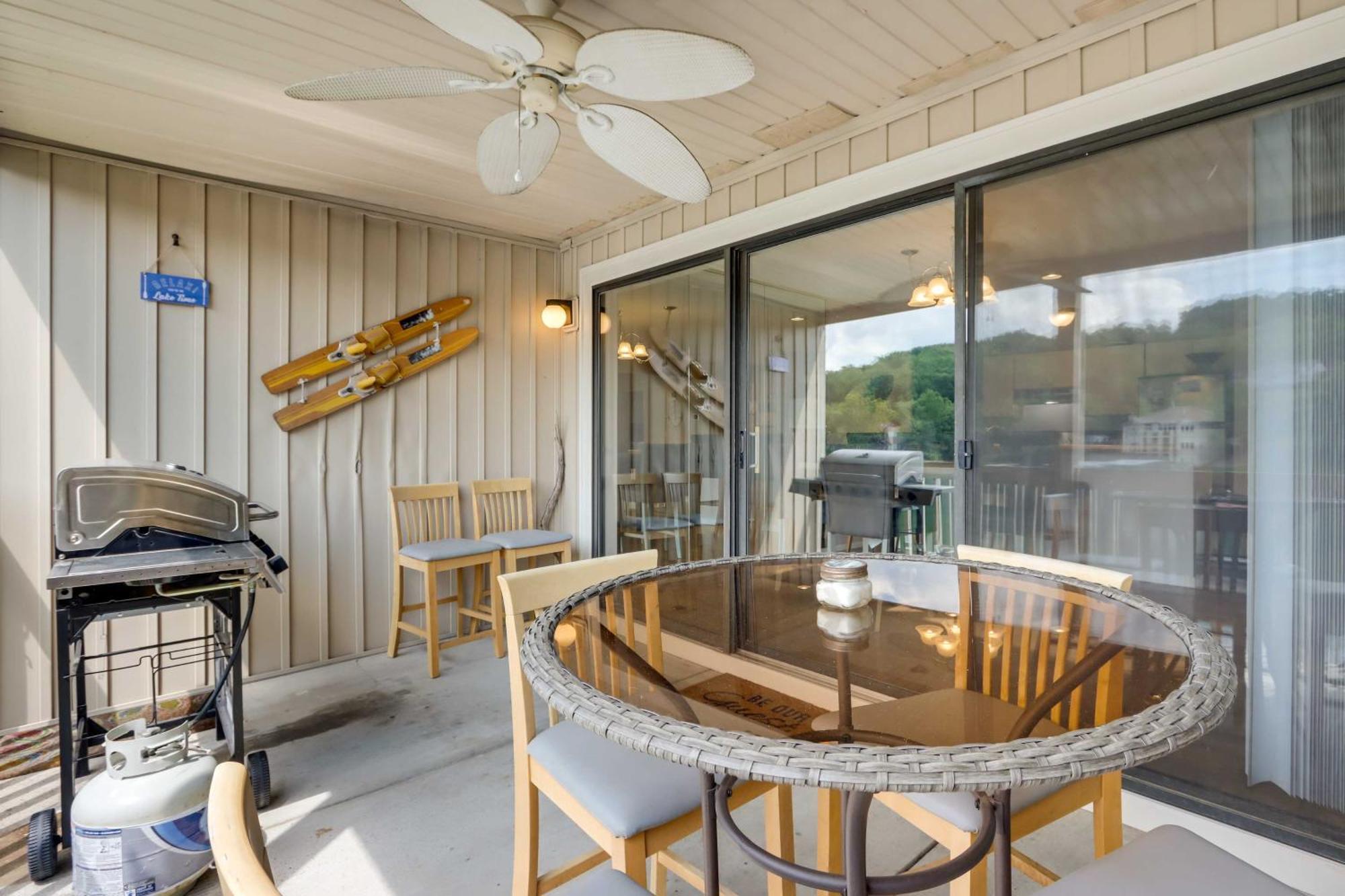 Lakefront Osage Beach Condo With Community Pool 외부 사진