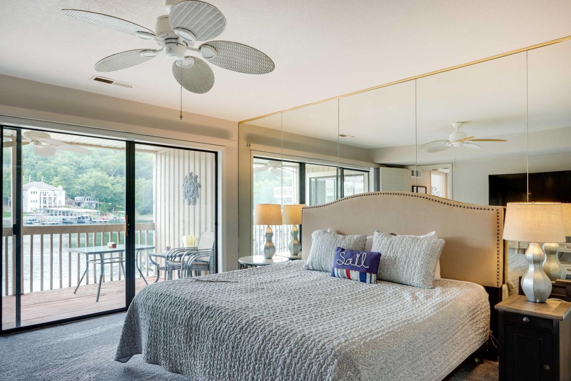 Lakefront Osage Beach Condo With Community Pool 외부 사진