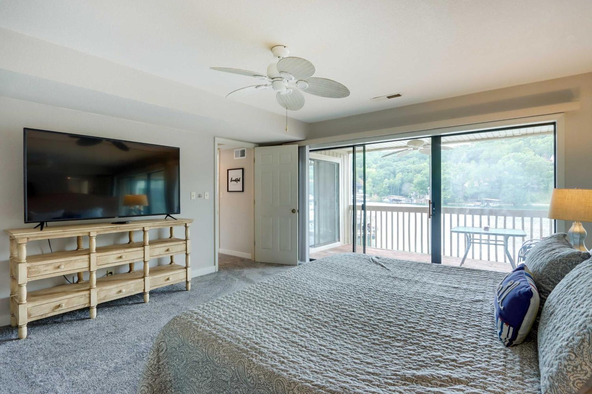 Lakefront Osage Beach Condo With Community Pool 외부 사진
